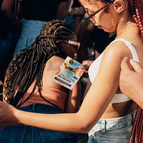 Fans run toward Coachella store